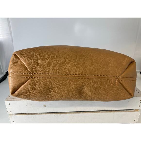 MICHAEL KORS, CAMEL PEBBLED LEATHER SHOULDER BAG WITH CHARM - Picture 7 of 16